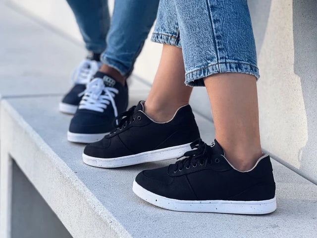 Seeker for Women Black and White